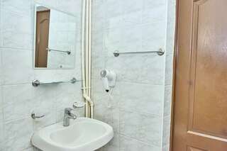 Гостиница Маяк Анапа Стандартный трехместный номер-2