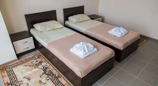 Гостиница Санаторий «Маяк» Анапа Улучшенный двухместный номер с 2 отдельными кроватями-4