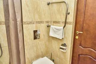 Гостиница Маяк Анапа Стандартный двухместный номер с 1 кроватью или 2 отдельными кроватями и балконом-3