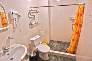 Гостиница Маяк Анапа Стандартный четырехместный номер-2