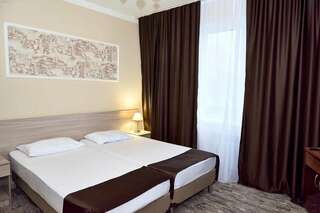 Гостиница Маяк Анапа Стандартный трехместный номер-1