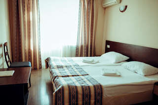 Гостиница Маяк Анапа Стандартный двухместный номер с 1 кроватью или 2 отдельными кроватями и балконом-1